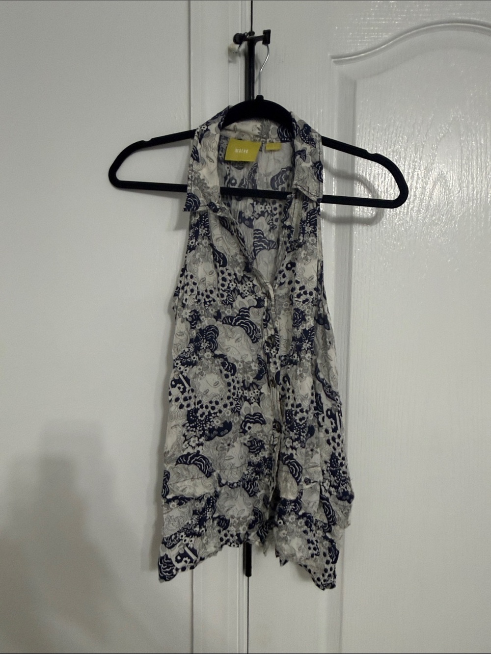 Maeve Sleeveless Button-Down Blouse in White and Navy Floral